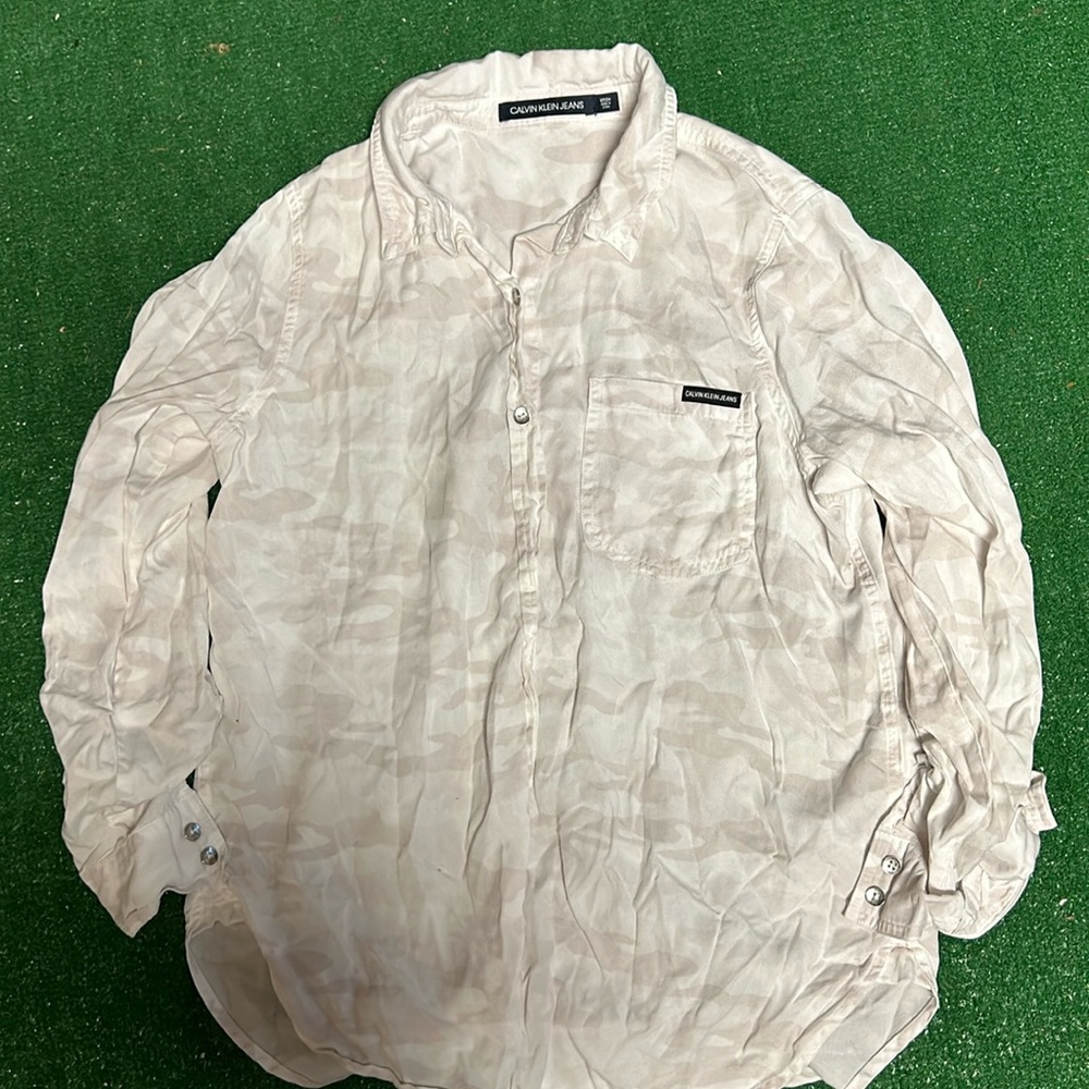 Calvin Klein Jeans women’s button down size small! Collared shirt